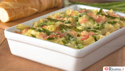 Pasta al forno con asparagi e salsiccia