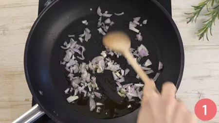 Pasta al sugo di funghi e pancetta - Passaggio 1