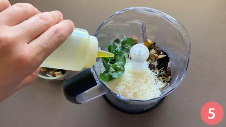 Pasta con crema di melanzane e noci - p5