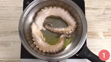 Pasta con sugo di polpo - Passaggio 1