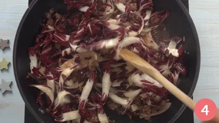 Pasta con salsiccia e radicchio - Passo 4