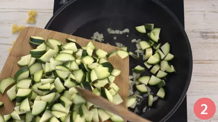 Pasta con zucchine, speck e zafferano - Passaggio 2