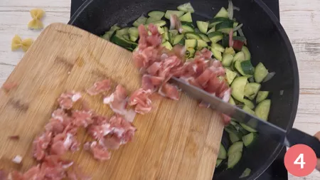 Pasta con zucchine, speck e zafferano - Passaggio 4