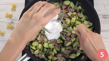 Pasta con zucchine, speck e zafferano - Passaggio 5