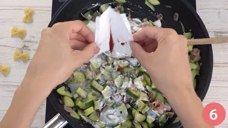 Pasta con zucchine, speck e zafferano - Passaggio 6