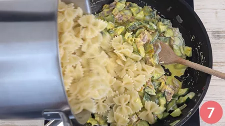 Pasta con zucchine, speck e zafferano - Passaggio 7