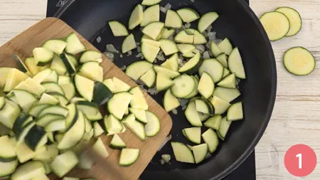 Pasta cremosa zucchine e pomodoro - Passaggio 1