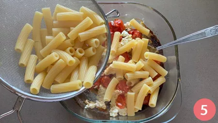 Pasta con feta, pomodorini e rucola - p5