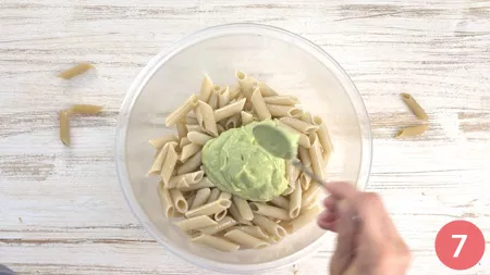 Pasta fredda con avocado e salmone - Passaggio 7