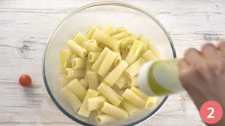 Pasta fredda con pomodorini, pesto e mozzarella - Passaggio 2