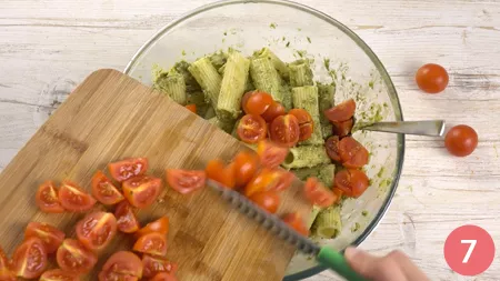 Pasta fredda con pomodorini, pesto e mozzarella - Passaggio 7