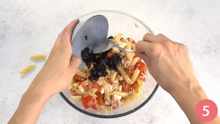 Pasta fredda con tonno, pomodorini e mozzarella - Passaggio 5