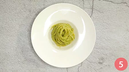 Pasta con pesto di zucchine e burrata - P5