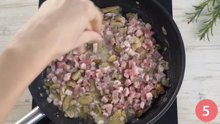 Pasta al sugo di funghi e pancetta - Passaggio 5