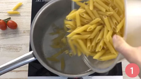 Penne al sugo di tonno e pomodorini - Passaggio 1