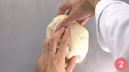 Pieghe di rinforzo per pizza e lievitati - passo 2