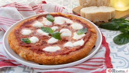 Pizza di pane cotta in padella, un'alternativa sfiziosa