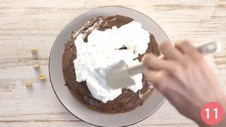 Poke cake alla Nutella - Passaggio 11