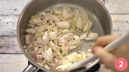Unite il petto di pollo
