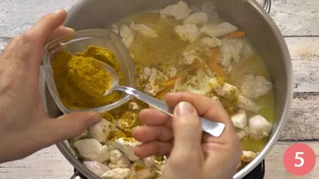 Aggiungete ora il curry