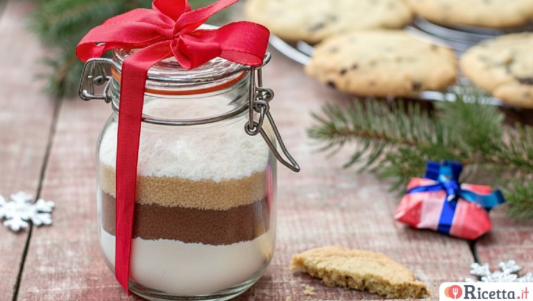 Preparato per biscotti in barattolo: idea regalo fatta in casa