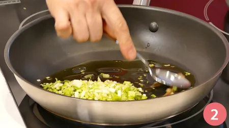 Quinoa multicolor con verdure croccanti e pinoli - Passaggio 2