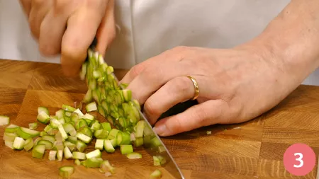 Quinoa multicolor con verdure croccanti e pinoli - Passaggio 3