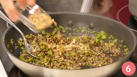 Quinoa multicolor con verdure croccanti e pinoli - Passaggio 6