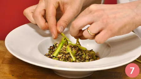 Quinoa multicolor con verdure croccanti e pinoli - Passaggio 7