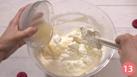 Aggiungiamo infine la colla di pesce sciolta