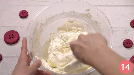 malgamiamo con l'aiuto di una spatola