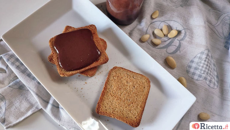 Crema spalmabile mandorle e cacao