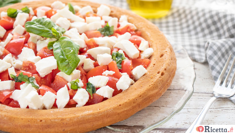 Crostata morbida con pomodoro e mozzarella