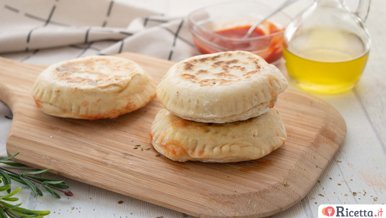 Focaccine ripiene in padella