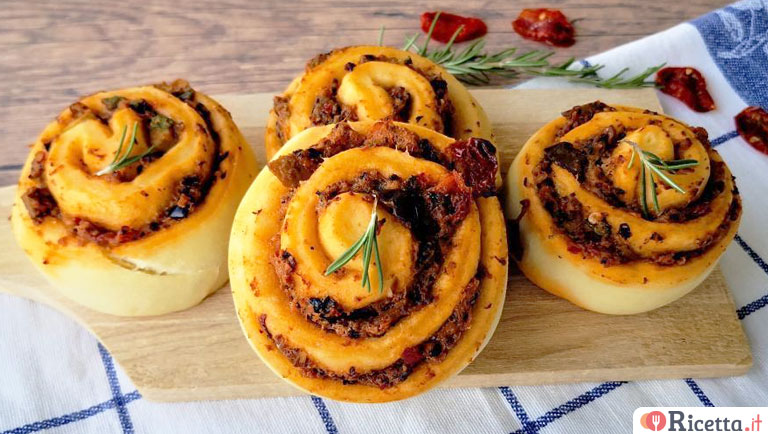 Girelle salate al pesto rosso Bimby