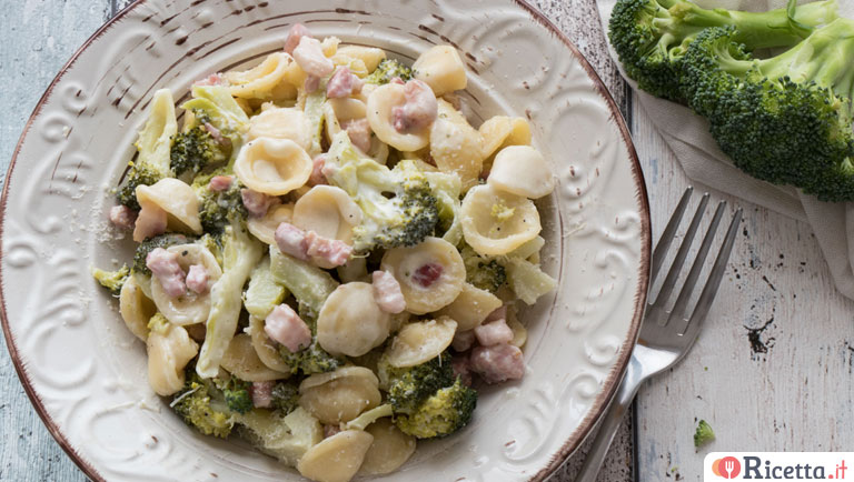 Orecchiette ai broccoli e pancetta