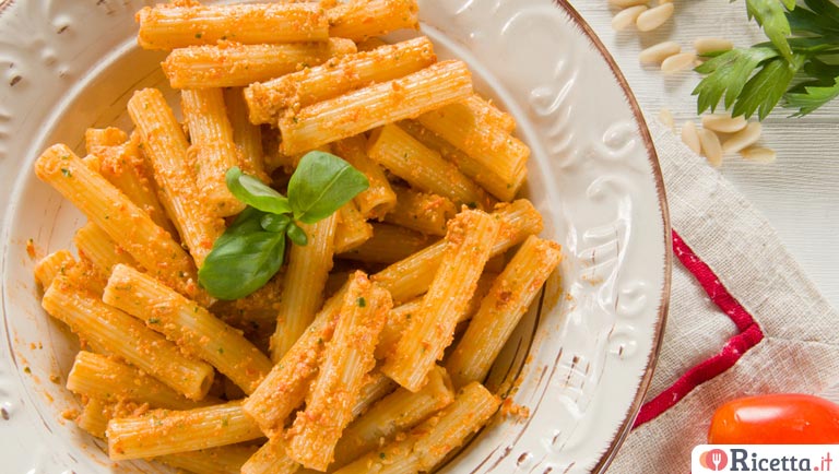 Sedani alla crema di datterini e basilico