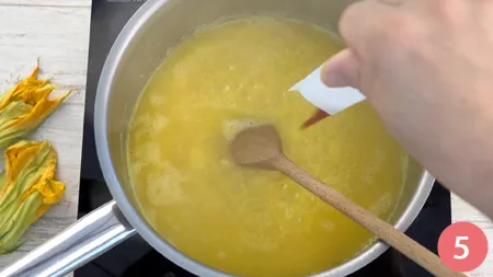 Risotto ai fiori di zucca e zafferano - Passaggio 5