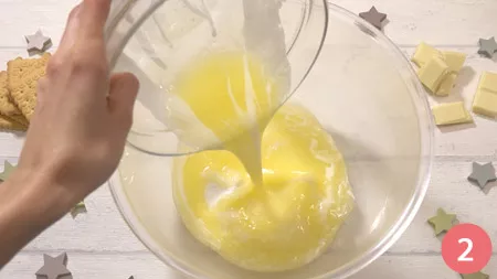 uniamo in un recipiente a parte il burro e lo zucchero