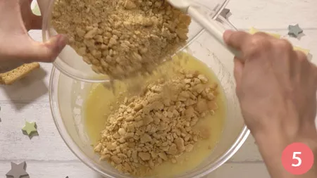 uniamo i biscotti secchi sbriciolati