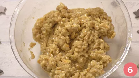 lavoriamo il composto e lo lasciamo riposare in frigorifero per 10 minuti circa