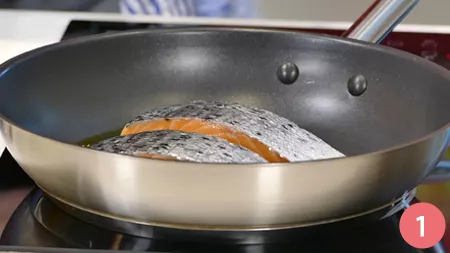 Salmone in padella con yogurt e asparagi - Passaggio 1