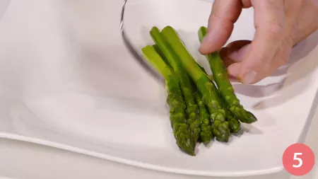 Salmone in padella con yogurt e asparagi - Passaggio 5