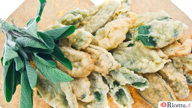 Salvia fritta: come prepararla in pastella, impanata e in tempura