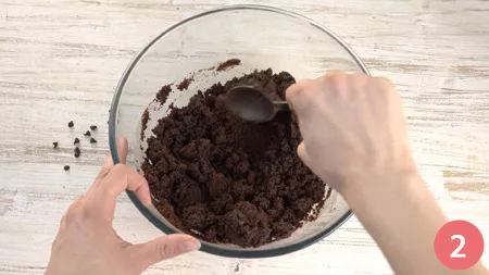 Sbriciolata al cioccolato senza cottura - Passaggio 2