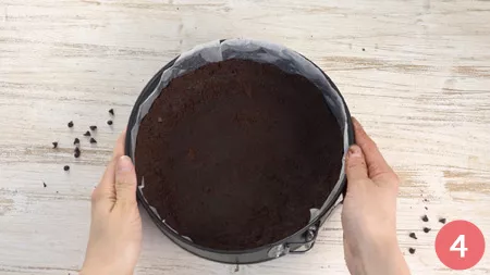 Sbriciolata al cioccolato senza cottura - Passaggio 4