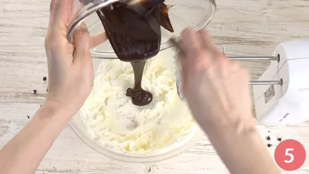 Sbriciolata al cioccolato senza cottura - Passaggio 5