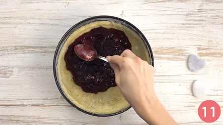 Sbriciolata alla crema e amarene - Passaggio 11