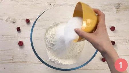 Sbriciolata alla ricotta e marmellata - Passo 1