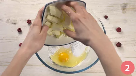 Sbriciolata alla ricotta e marmellata - Passo 2